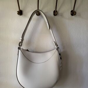White Shoulder Bag – Elegant One-Handle Design - Uniqlo (NEW)